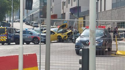 La voiture conduite par Nahel le 27 juin 2023 à Nanterre. (DAVID LIVOIS / MAXPPP)