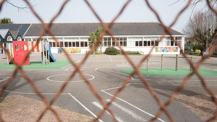 Une école fermée à Douarnenez (Finistère), le 31 mars 2021. (MAXPPP)