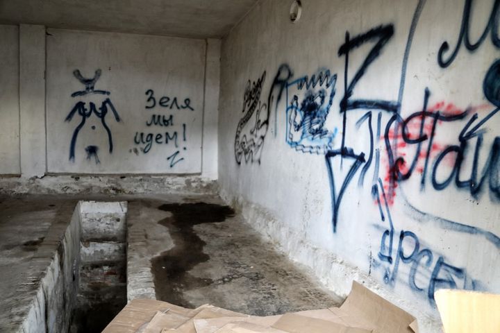 Une pièce décrite comme une salle de torture à Kherson,&nbsp;dans le Sud de l'Ukraine, le 16 novembre 2022.&nbsp; (NINA LIASHONOK / NURPHOTO / AFP)