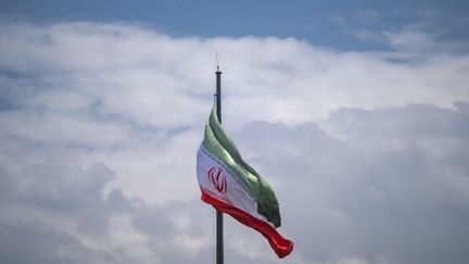 Le drapeau iranien, le 29 avril 2022 à Téhéran (Iran). (MORTEZA NIKOUBAZL / NURPHOTO / AFP)