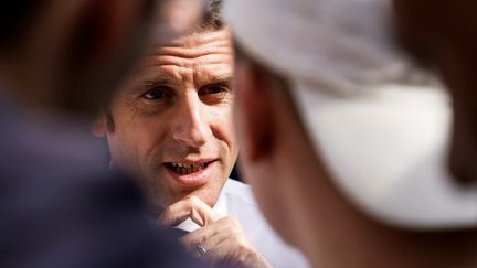 Le président et candidat Emmanuel Macron à Dijon (Côte d'Or), le 28 mars 2022. (LUDOVIC MARIN / AFP)