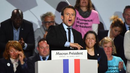 Emmanuel Macron lors de son meeting à Arras (Pas-de-Calais), le 26 avril 2017. (CHRIS NAIL / ANADOLU AGENCY)