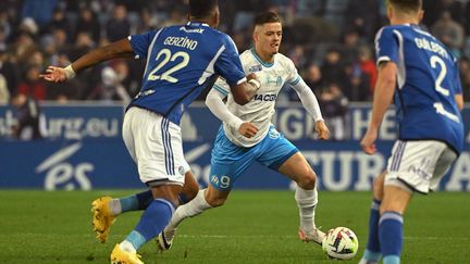 Vitinha lors du match entre Strasbourg et l'OM, le 25 novembre 2023. (PATRICK HERTZOG / AFP)