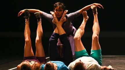 "Hearts and Heroes" par la troupe de Benjamin MIllepied
 (Michel Cavalca)