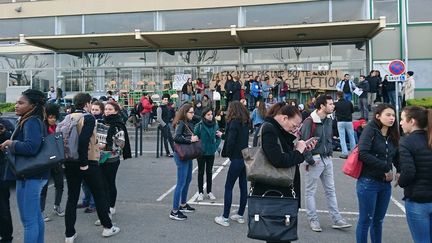 L'université de Nanterre (Hauts-de-Seine) est bloquée le 16 avril 2018. (RADIO FRANCE / ANTOINE JEUFFIN)