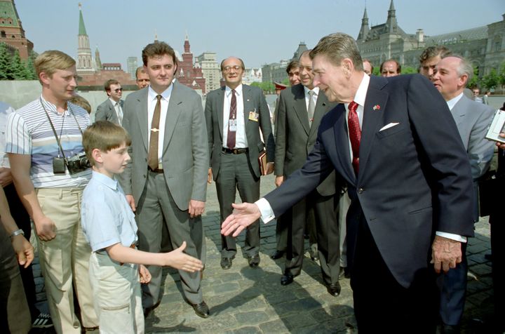 Le président américain Ronald Reagan, lors de sa première visite à Moscou, le 31 mai 1988. (THE WHITE HOUSE / GETTY IMAGES NORTH AMERICA)