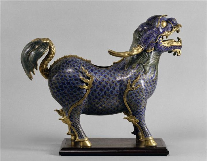 Chimère chinoise du règne de Qianlong (1736-1795) en émail cloisonné.
 (RMN-Grand Palais (Château de Fontainebleau) / Gérard Blot)