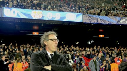 Laurent Blanc, alors entraîneur du PSG, devant les tribunes du Camp Nou ( BAGU BLANCO / BAGU BLANCO)