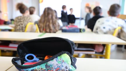 Une salle de classe le 19 janvier 2024 à Village-Neuf, dans le Haut-Rhin. (JEAN-FRANÇOIS FREY / MAXPPP)