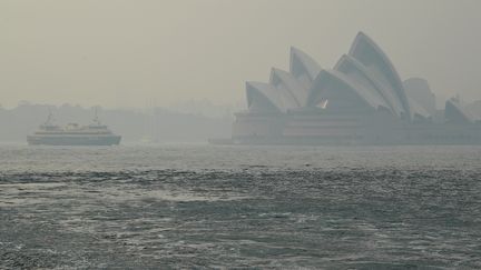 L'opéra de Sydney dans les fumées toxiques, le 10 décembre 2019. (REUTERS)