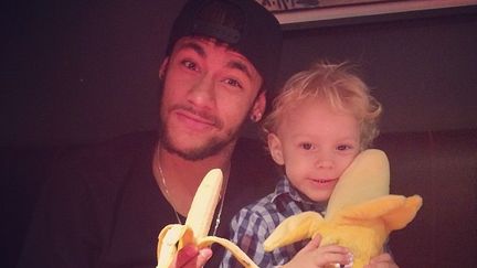 La photo du Br&eacute;silien Neymar, post&eacute;e sur Instagram apr&egrave;s le geste de Dani Alves. (NEYMARJR / INSTAGRAM)