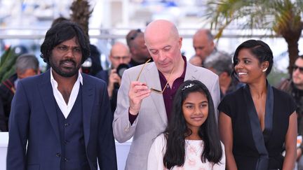 Antonythasan Jesuthasan, Kalieaswari Srinivasan et Claudine Vinasithamby, acteurs de "Dheepan", devant les photographes avec Jacques Audiard
 (MUSTAFA YALCIN / ANADOLU AGENCY)