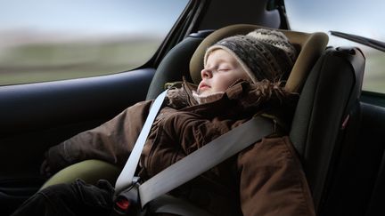 Les si&egrave;ges auto pour les b&eacute;b&eacute;s comportent deux fois plus de germes que des toilettes, selon une &eacute;tude&nbsp;men&eacute;e par des chercheurs de l'universit&eacute; de Birmingham (Royaume-Uni). (NARVIKK / VETTA / GETTY IMAGES)