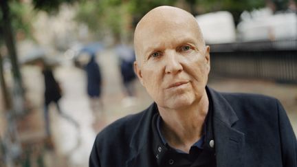 Jean-Philippe Toussaint, écrivain et cinéaste français, photographié à Paris (VIe arrondissement) le mardi 9 mai 2023 (MATHIEU ZAZZO)