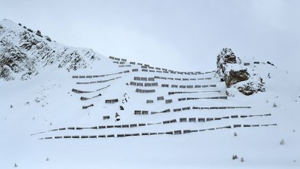 Des paravalanches à la station de Tignes, le 9 janvier 2018. (PHOTO D'ILLUSTRATION)&nbsp; (JEAN-PIERRE CLATOT / AFP)