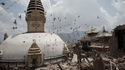 un dôme surmonté d’une structure cubique où sont dessinés les yeux de Bouddha, symbole de sagesse et de compassion. (  AFP PHOTO / Nicolas ASFOURI)