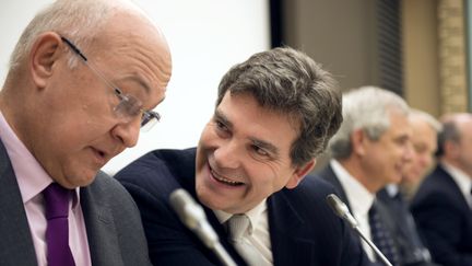 Michel Sapin (&agrave; gauche) et Arnaud Montebourg, le 4 d&eacute;cembre 2012, &agrave; Paris. (FRED DUFOUR / AFP)