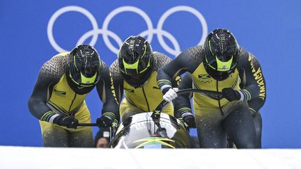 Les Jamaïcains lors de l'épreuve de bobsleigh à quatre des Jeux olympiques de Pékin, le 19 février 2022. (SUN FEI / XINHUA)