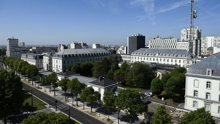 Le quartier général de la&nbsp;Direction générale de la sécurité extérieure, le 4 juin 2015,&nbsp;boulevard Mortier dans le XXe arrondissement à Paris. (MARTIN BUREAU / AFP)