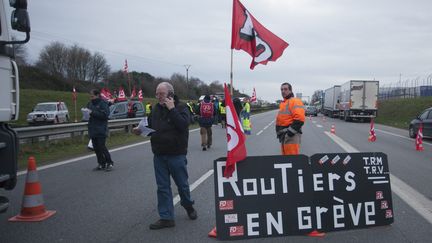 La Federation nationale des chauffeurs routiers effectuent mardi 20 janvier 2015 une operation escargot sur la rocade de Rennes (Ille-et-Vilaine). (  MAXPPP)