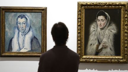 Au Prado, la "Dame à l'Hermine" du Greco (à droite) à côté de la "Dame à l'Hermine d'après Le Greco" de Paul Cézanne, dans le cadre d'une exposition sur "Le Greco et la peinture moderne" (du 24 juin au 5 octobre 2014)
 (Gérard Julien / AFP)