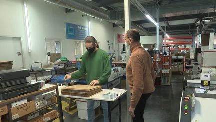 Face à la propagation du variant Omicron, le gouvernement souhaite que le pass-sanitaire devienne une condition sine qua non à l'exercice d'un emploi en présentiel.&nbsp; (CAPTURE ECRAN FRANCE 2)