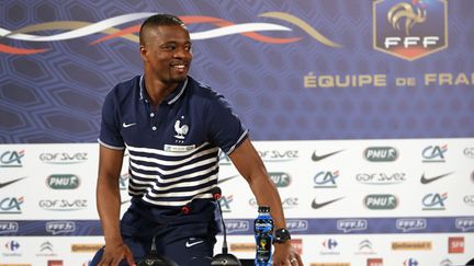 &nbsp; (Patrice Evra a répondu aux questions des journalistes à conférence de presse des Bleus, une première depuis deux ans. © REUTERS/Charles Platiau)