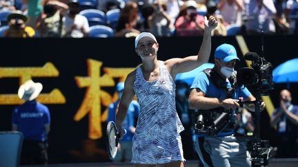 Ashleigh Barty s'est qualifiée sans difficulté pour le troisième tour de l'Open d'Australie face à l'Italienne&nbsp;Lucia Bronzetti, le 19 janvier 2022.&nbsp; (RECEP SAKAR / ANADOLU AGENCY / AFP)