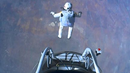 Dimanche 14 octobre 2012, l'Autrichien Felix Baumgartner s'est &eacute;lanc&eacute; depuis une capsule situ&eacute;e &agrave; plus de 39 km de la Terre. (RED BULL / REX / SIPA)