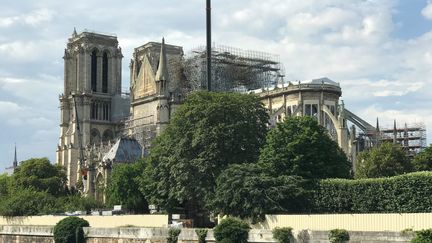 La cathédrale Notre-Dame de Paris en chantier en avril dernier. (JOHANNA HOELZL / DPA)