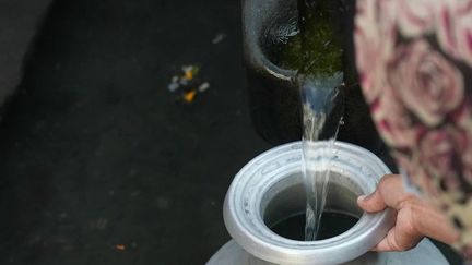 Népal : à Katmandou, l'eau courante manque aux habitants