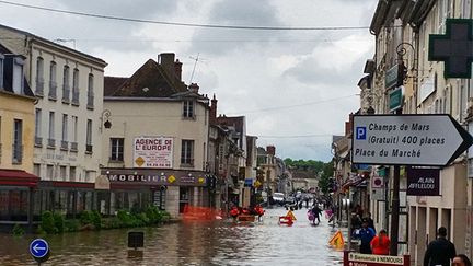 &nbsp; (Le centre-ville de Nemours (77) mercredi après-midi, où les inondations égalent celles de 1910 et dépassent celles de 1982 © Radio France / Mathilde Lemaire)