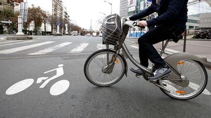 Le Vélib', dans les rues de Paris. (FRANCOIS MORI/AP/SIPA / AP)