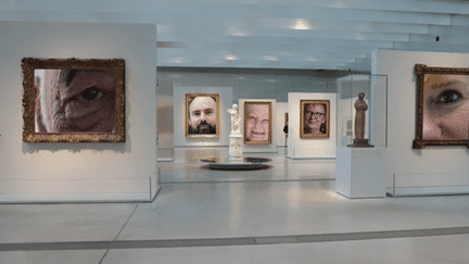 Effet vidéo : des portraits de Lensois dans les cadres du Louvre-Lens
 (France 3 Culturebox Capture d&#039;écran)