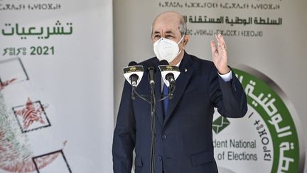 Le président algérien Abdemadjid Tebboune, le 12 juin 2021 à Bouchaoui (Algérie). (RYAD KRAMDI / AFP)