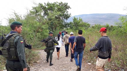 &nbsp;La police colombienne interpelle des migrants illégaux Vénézuéliens. Septembre 2018. (BENJAMIN ILLY / RADIO FRANCE)