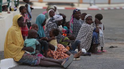 Migrants africains refoulés par l'Algérie à la frontière avec le Niger. Tamanrasset, Algérie, le 1er juillet 2018.&nbsp; (FAROUK BATICHE / ANADOLU AGENCY)