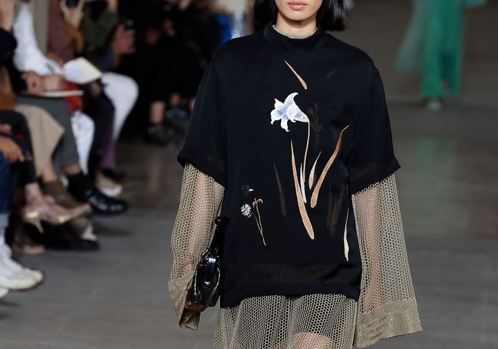 Défilé&nbsp;Mame Kurogouchi printemps-été 2020, à la Paris Fashion Week, le 23 septembre 2019 (FRANCOIS GUILLOT / AFP)