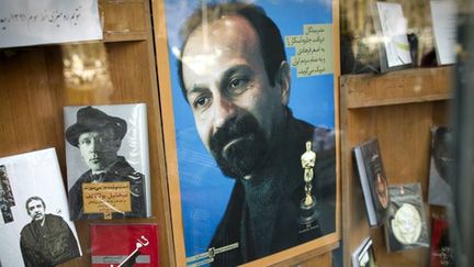 La photo du réalisateur iranien Asghar Farhadi dans la vitrine d&#039;une librairie à Téhéran
 (Behrouz Mehri / AFP)