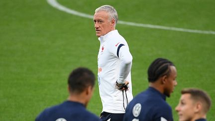 Didier Deschamps&nbsp;dans le stade olympique de Kiev à la veille du match contre l'Ukraine, le 3 septembre (FRANCK FIFE / AFP)