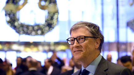 Le co-fondateur de Microsoft, Bill Gates, à la Trump Tower à New York après une recontre avec Donald Trump, alors président-élu des Etats-Unis, le 13 décembre 2016. (TIMOTHY A. CLARY / AFP)