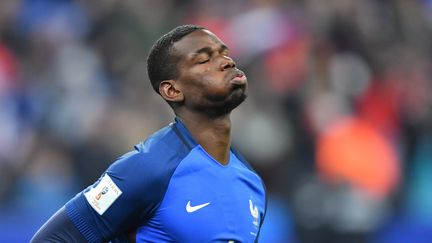 Paul Pogba durant le match de qualification pour la Coupe du Monde 2018 contre la Suède, le 11 novembre 2016 au Stade de France, à Paris.&nbsp; (MUSTAFA YALCIN / AFP)