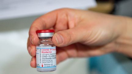 L'autorité de santé publique suédoise suspend l'utilisation du vaccin de Moderna chez les jeunes "par précaution". (JACOB KING / AFP)