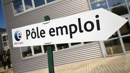 La devanture d'une agence Pôle emploi à Montpellier, photographiée le 27 avril 2016. (PASCAL GUYOT / AFP)