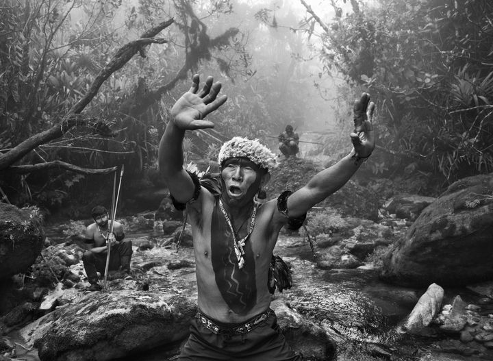 Un&nbsp;membre des peuples autochtones de l'Amazonie (SEBASTIÃO SALGADO)