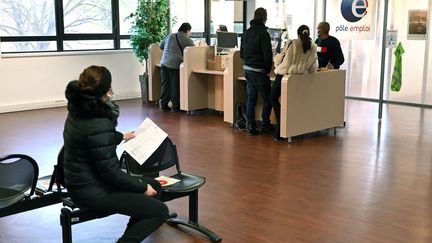 Une agence Pôle emploi à Marseille (Bouches-du Rhone). (NICOLAS TUCAT / AFP)