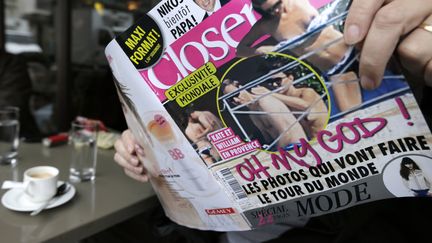 Le magazine fran&ccedil;ais "Closer" a publi&eacute; des photos de Kate Middleton sans soutien-gorge, vendredi 14 septembre. (KENZO TRIBOUILLARD / AFP)