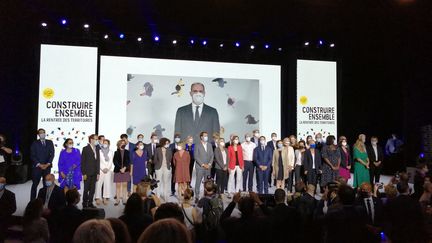 Photo de famille de La République en marche lors des journées parlemetnaires à Amien, le 11 septembre 2020. (FRANÇOIS SAUVESTRE / FRANCE-BLEU PICARDIE)