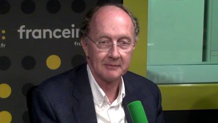 Yves de Gaulle, petit-fils du général de Gaulle, était l'invité de L'interview J-1, mercredi 8 novembre sur franceinfo.&nbsp; (FRANCEINFO / RADIOFRANCE)