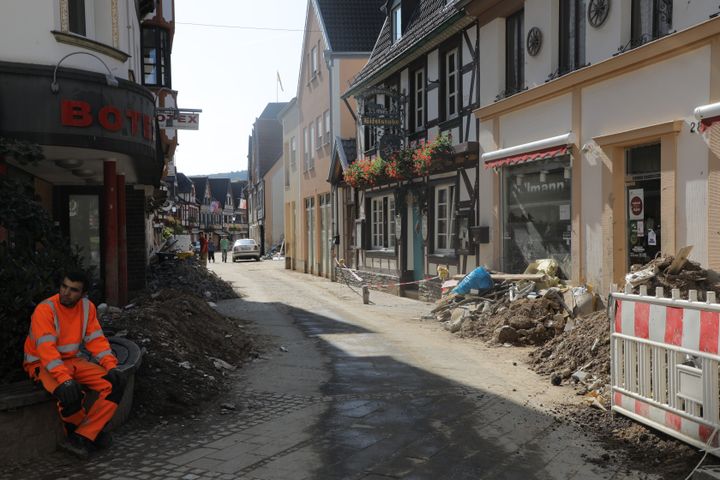 Les dégâts causés par les inondations dans la vieille ville d'Ahrweiler (Allemagne), le 25 août 2021.&nbsp; (VALENTINE PASQUESOONE / FRANCEINFO)